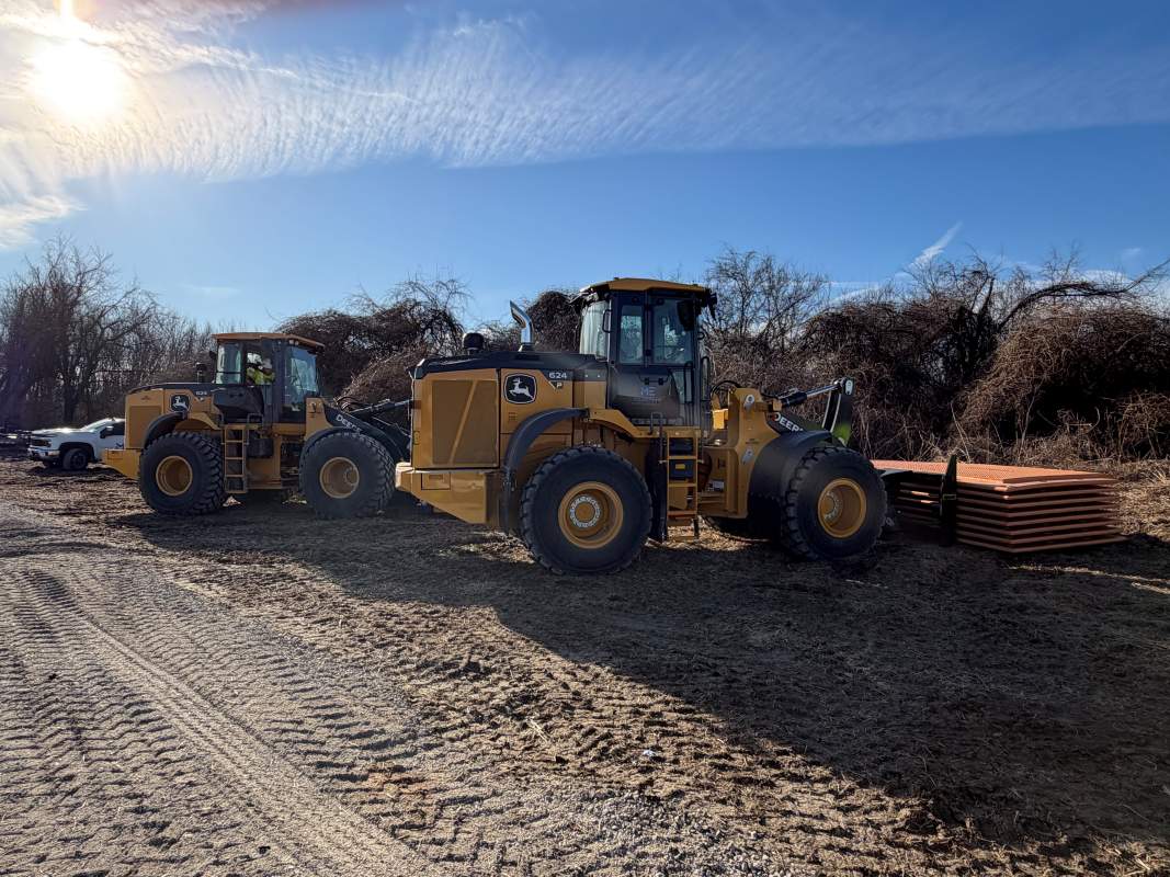 https://murphyexcavation.com/wp-content/uploads/wheelloaders.jpg